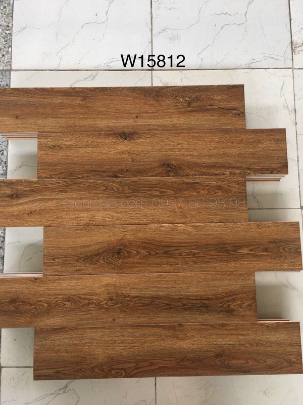 Gạch gỗ 15x80 trung quốc 15812